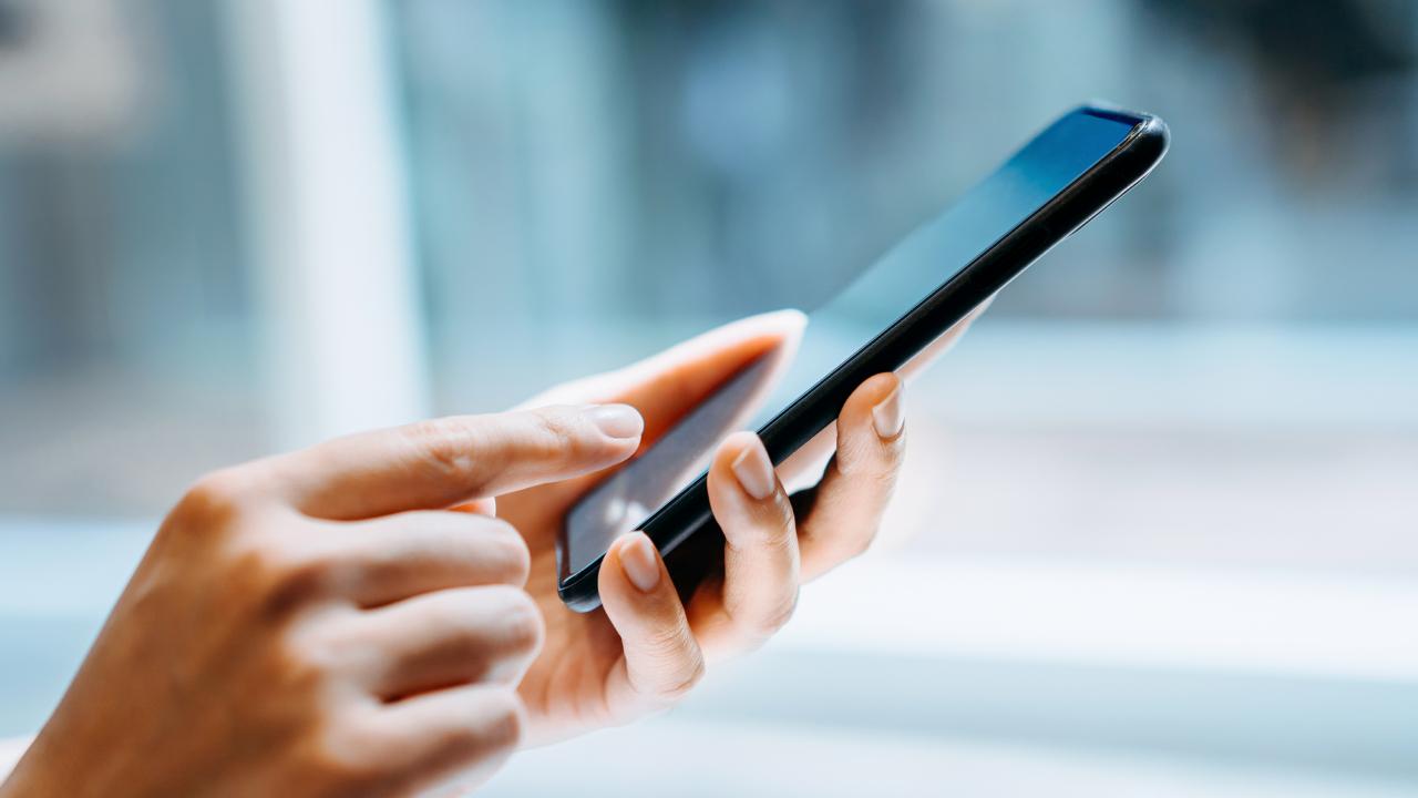 cep-telefonu-konusma-getty-1995385 Tek Kullanımlık Telefon Numarası Nedir ve Nasıl Alınır? (2024 Güncel)